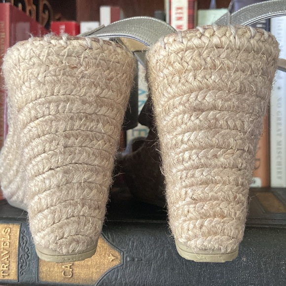 NWOB André Assous Reese Pewter Leather Espadrille Wedge Sandal Women's Size 6 - Picture 6 of 12